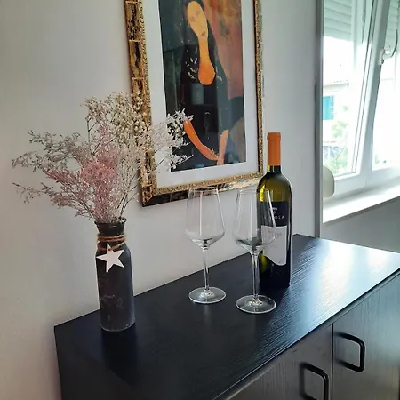 Apartman Nia Apartment, *