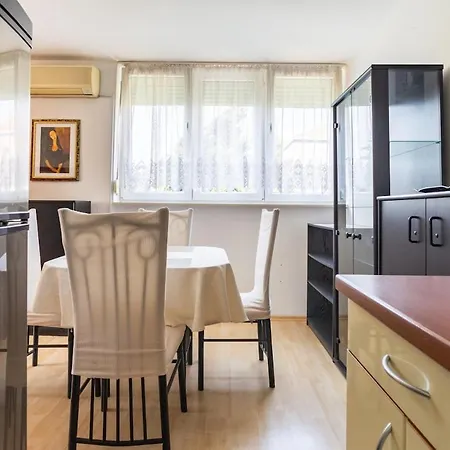 Apartamento Nia Apartment, *