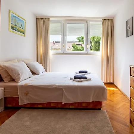 Nia Apartment, شقة